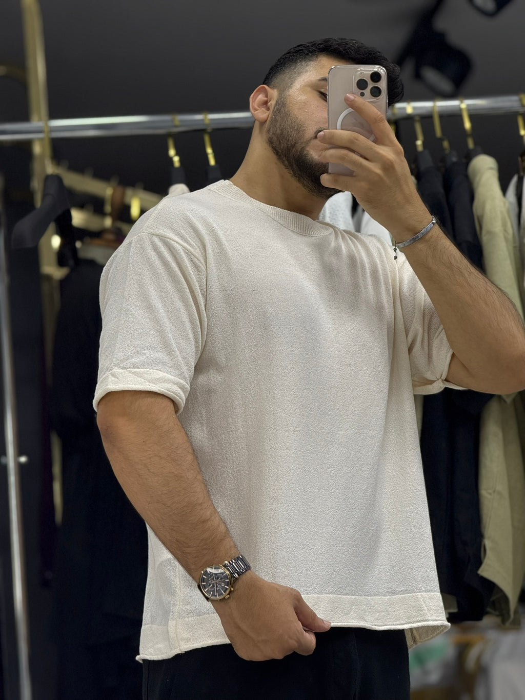 Şıklığın ve Konforun Adı: Beyaz T-Shirt