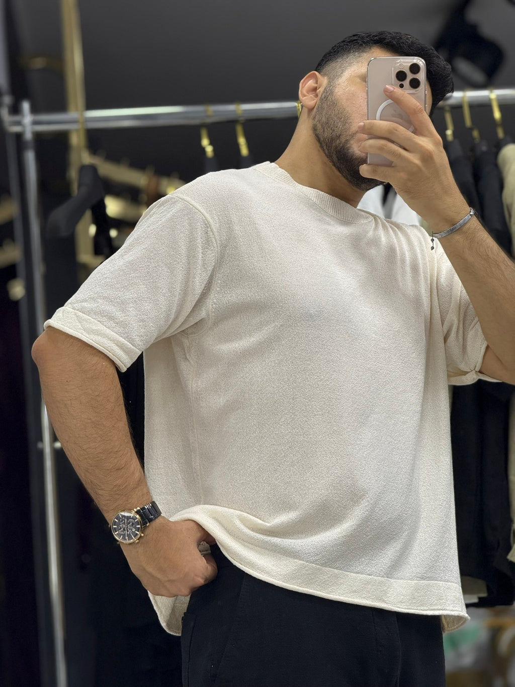 Şıklığın ve Konforun Adı: Beyaz T-Shirt